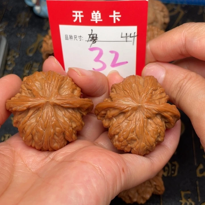 吊坠桃核文玩了吗
