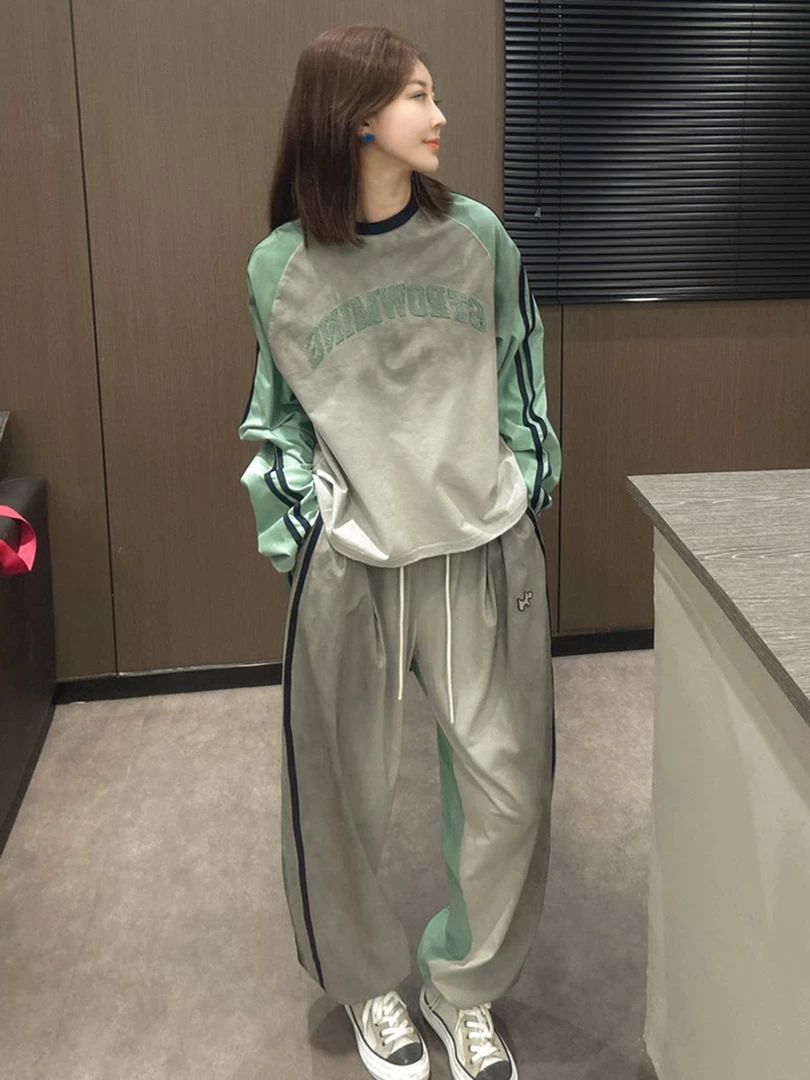 2025超火秋装一整套时尚百搭慵懒松弛感穿搭绿色拼接T恤裤子套装