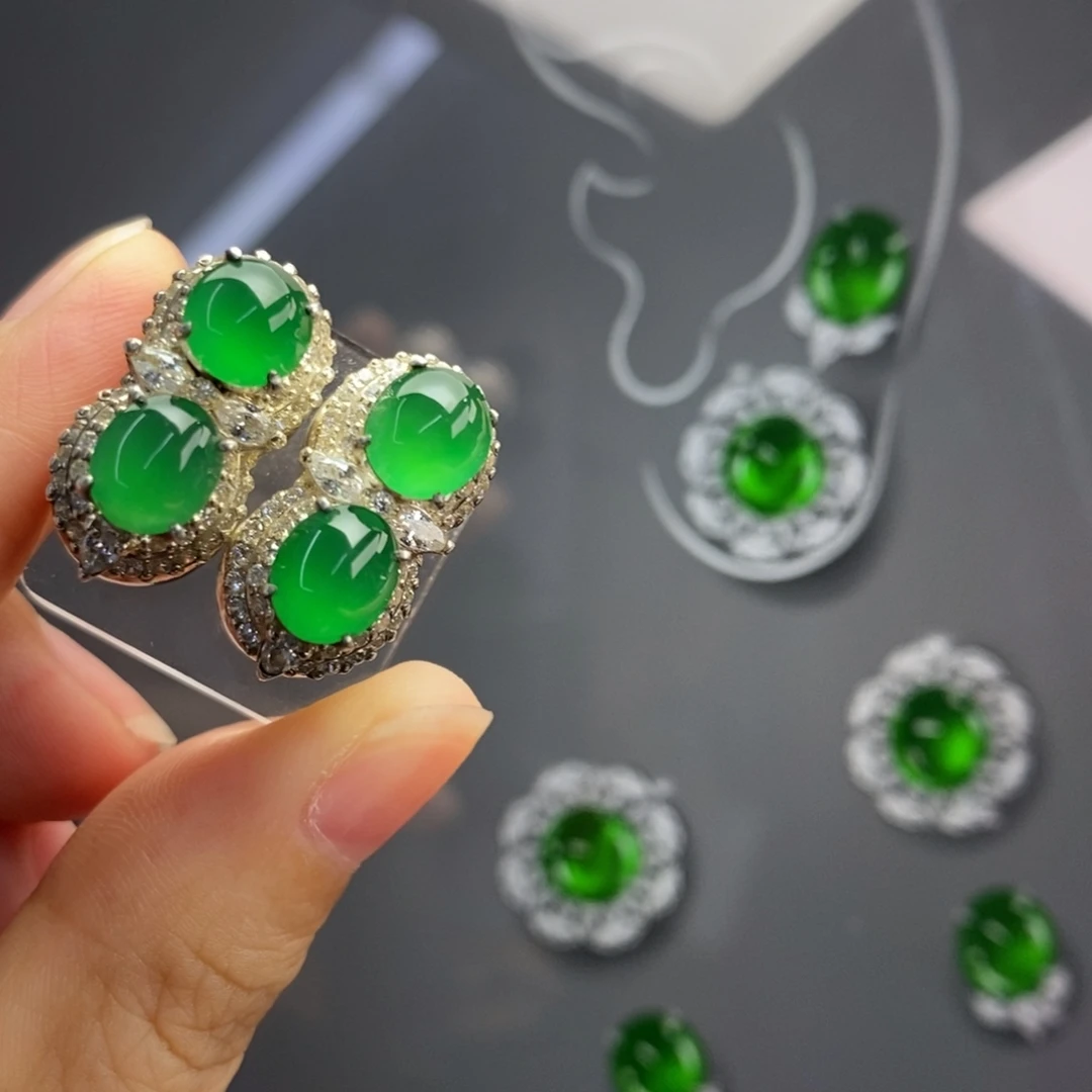 定制翡翠未镶嵌冰阳绿起光蛋面套装  绝美