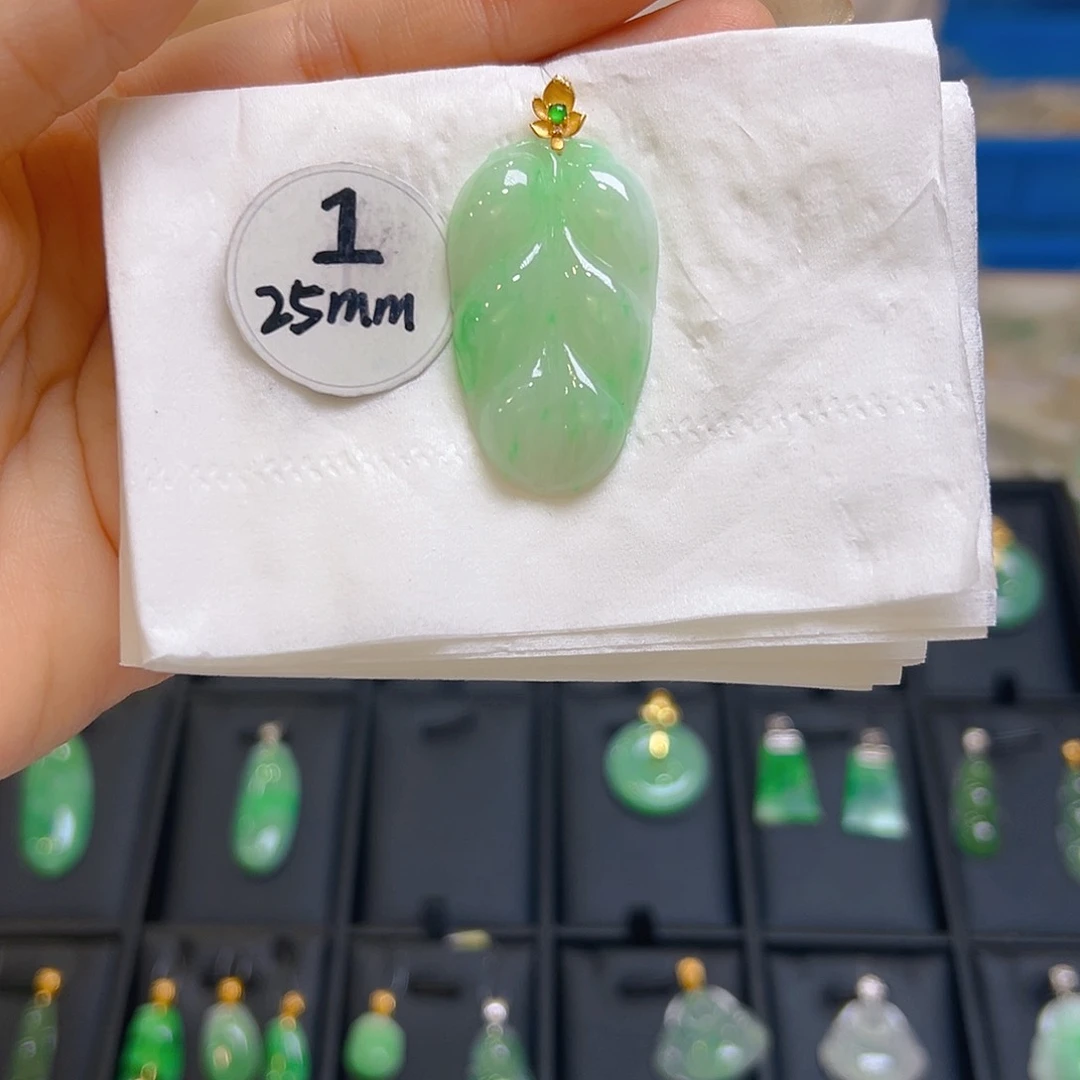 翡翠颈饰18K金镶嵌翡翠