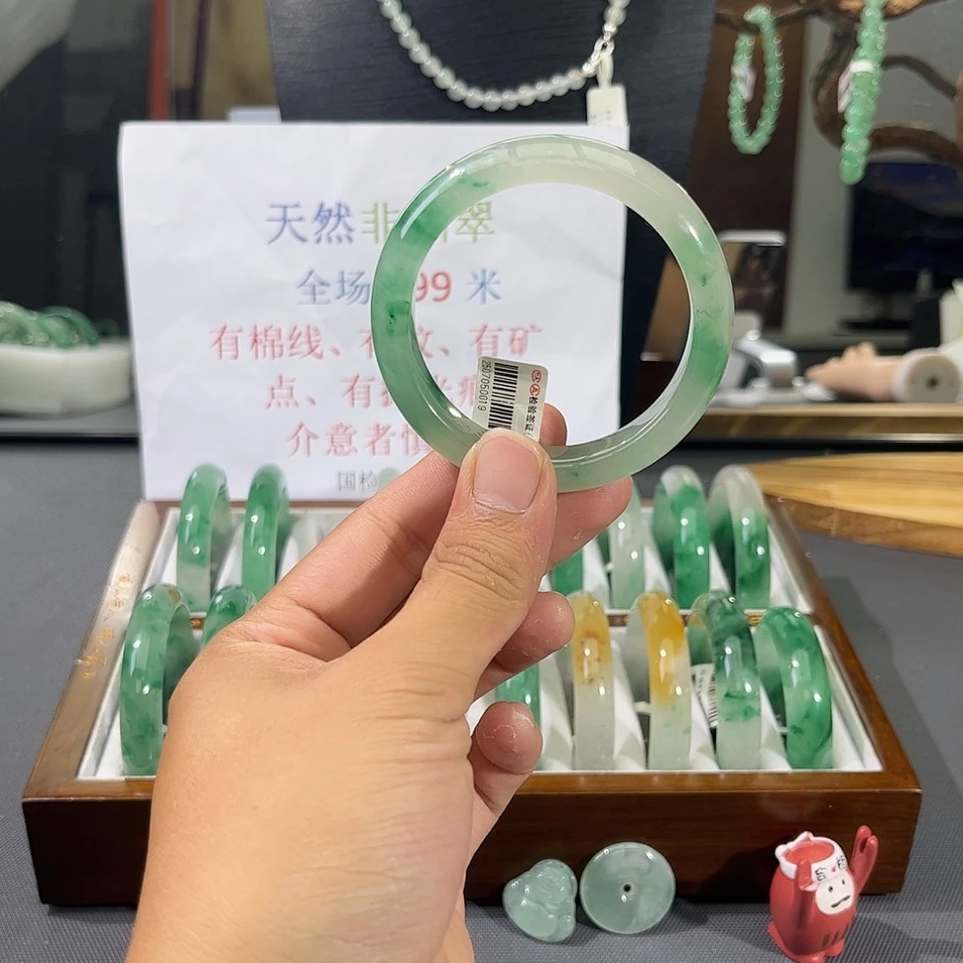 由***缘石英质玉手镯未镶嵌