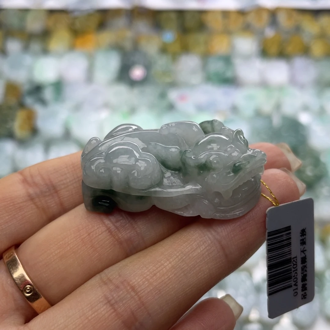 舒***-翡翠未镶嵌颈饰貔貅