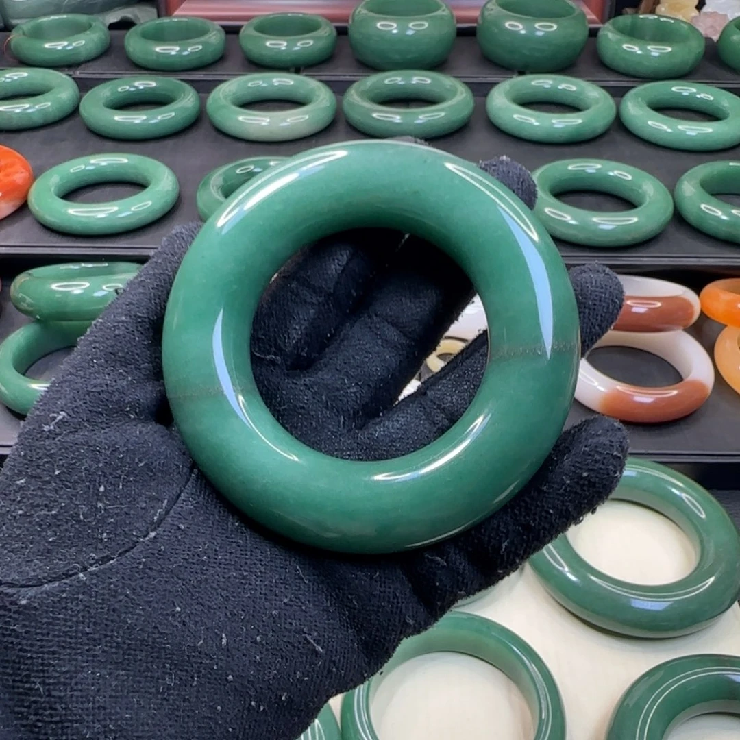 石英岩玉未镶嵌手镯