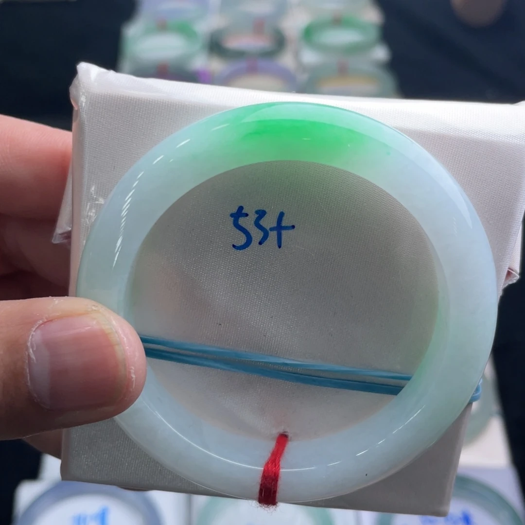 翡翠手镯未镶嵌翡翠手镯