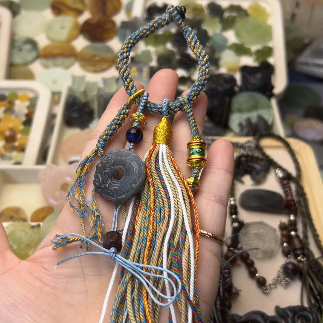 蛇纹石玉颈饰合金