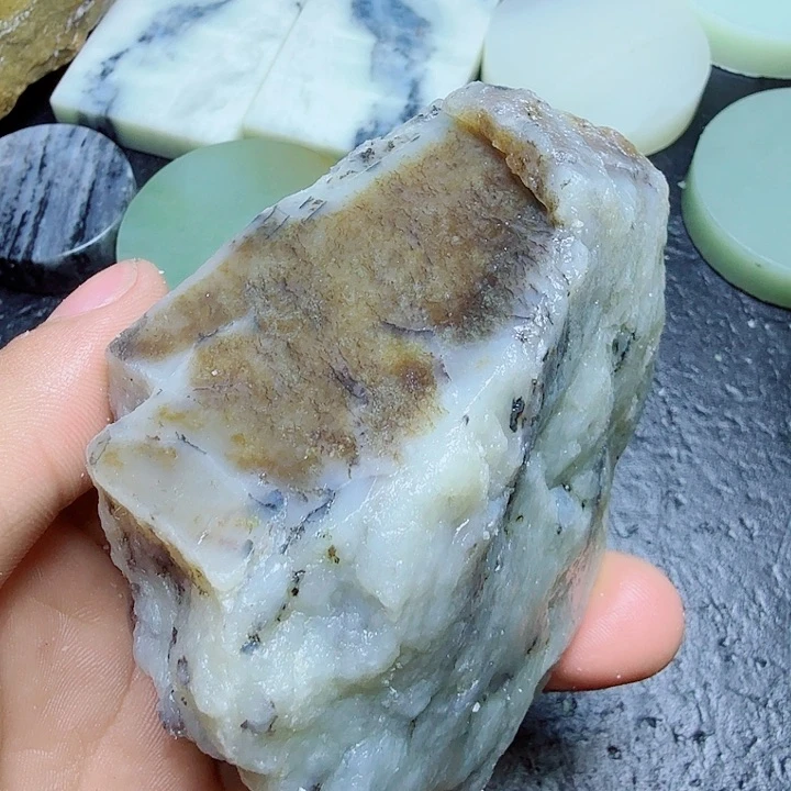 和田玉（糖玉）未镶嵌珠宝奇石