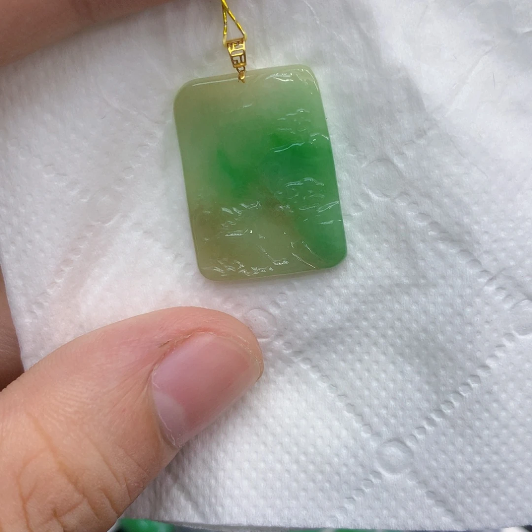 颈饰18K金镶嵌翡翠