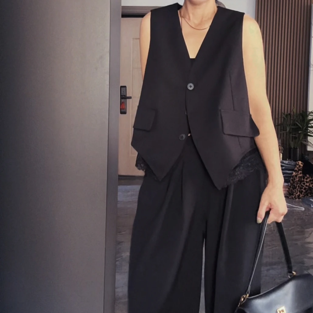 欧货店秋冬季新品马甲拼接蕾丝网设计时髦显瘦