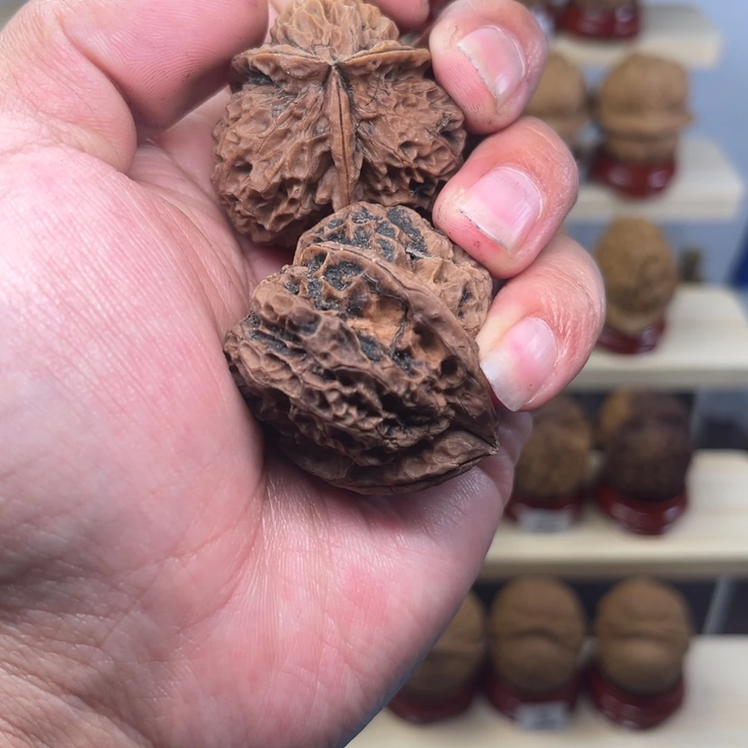 曾***我核桃文玩铁核桃三棱