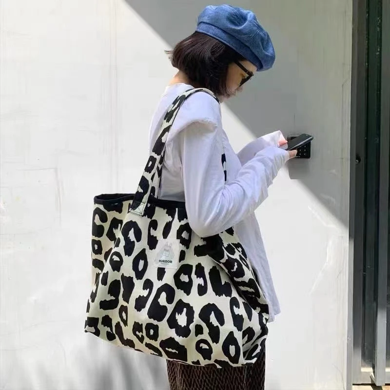 原宿韩版百搭购物袋豹纹休闲大容量秋冬帆布包女单肩学生托特包潮
