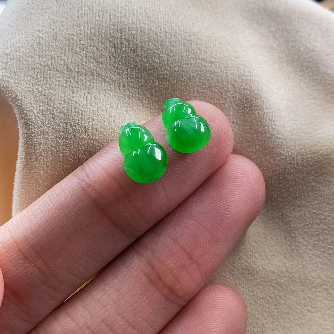 颈饰未镶嵌翡翠一对正阳绿