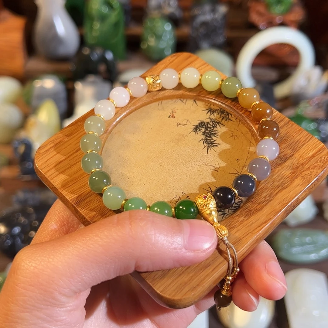 青****和田玉未镶嵌颈饰