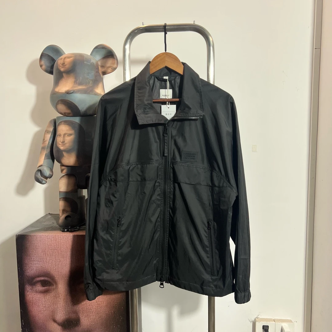 99新 BURBERRY/博柏利 胶印logo冲锋衣W3005尺码XS 衣长72 胸围56