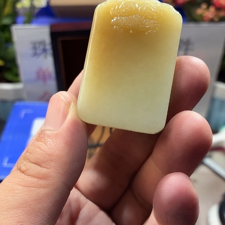 颈饰未镶嵌和田玉（糖玉）