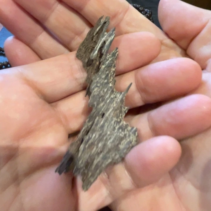 沉香吊坠老港香2.2克