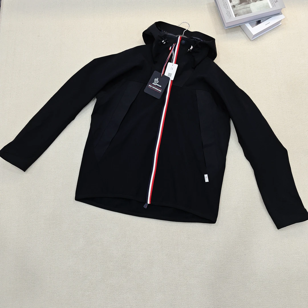 未使用 MONCLER 黑色冲锋衣 尺码XXL/F1600416