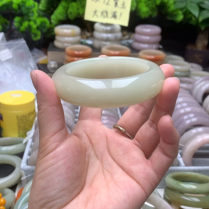 石英质玉未镶嵌手镯