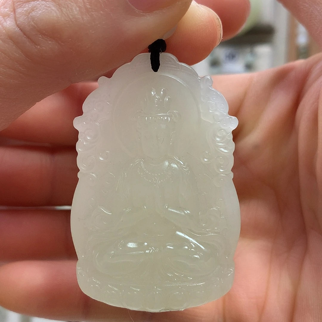 随***元和田玉未镶嵌颈饰