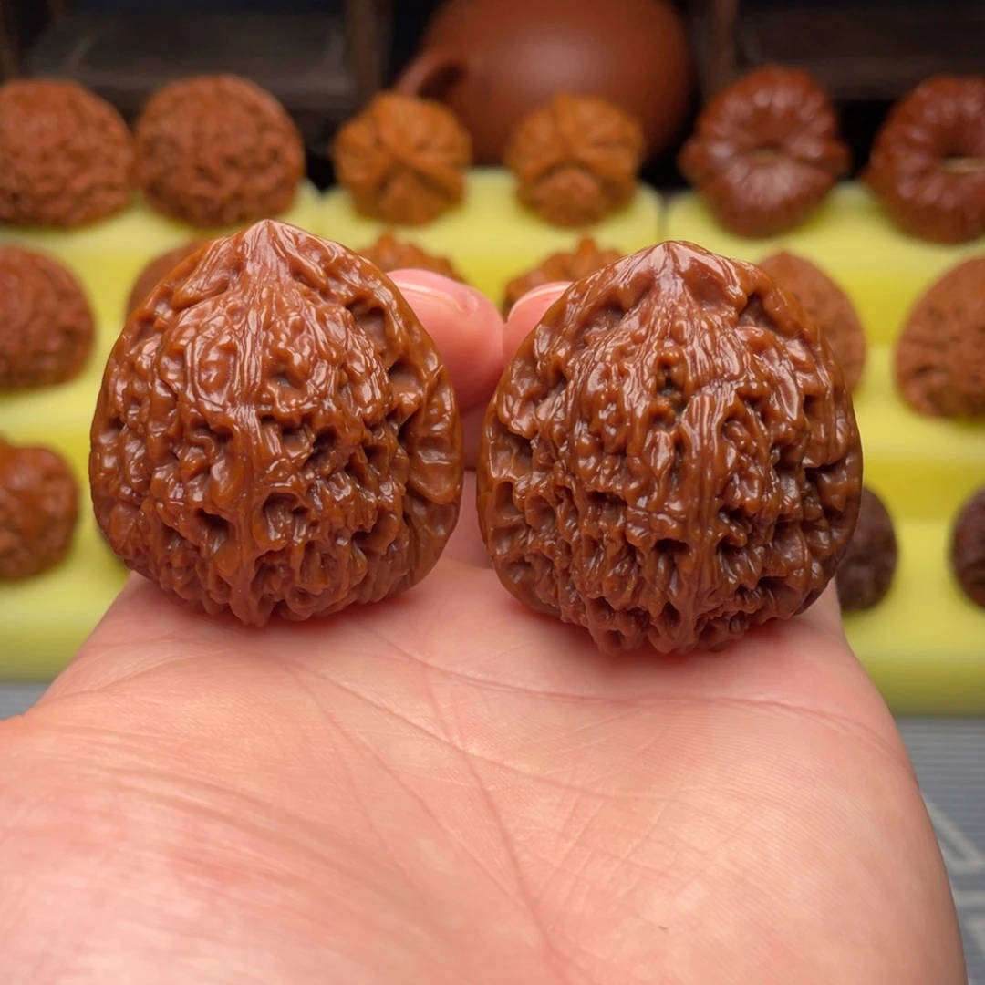 文玩核桃把件手盘4年全品41全家福南疆石