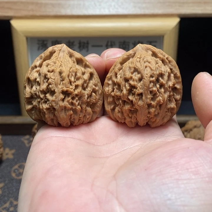 文玩核桃吊坠鹰嘴41/39/41