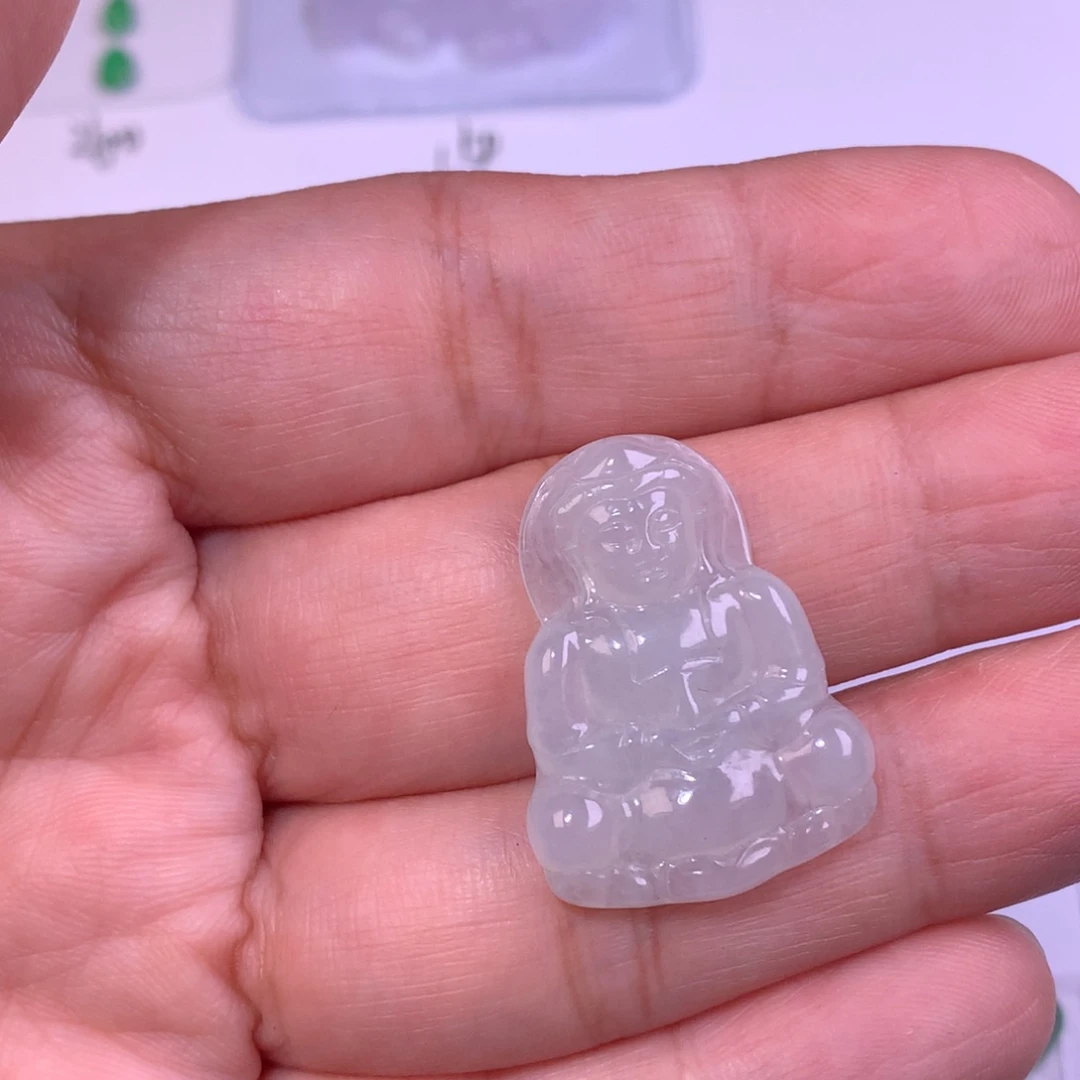 翡翠未镶嵌颈饰观音
