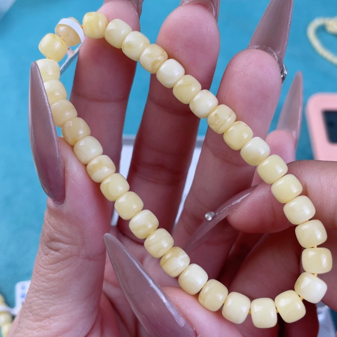 蜜蜡裸石未镶嵌蜜蜡93