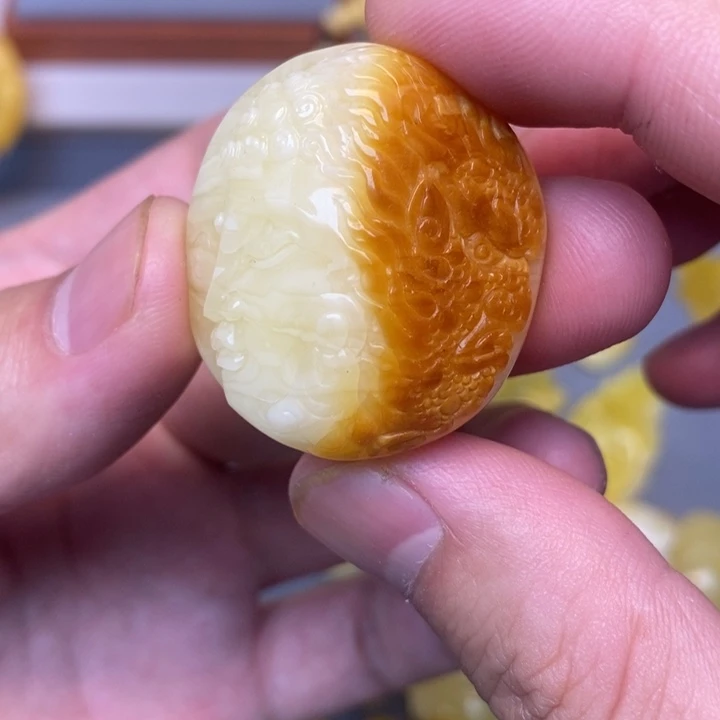 未镶嵌琥珀珠宝奇石