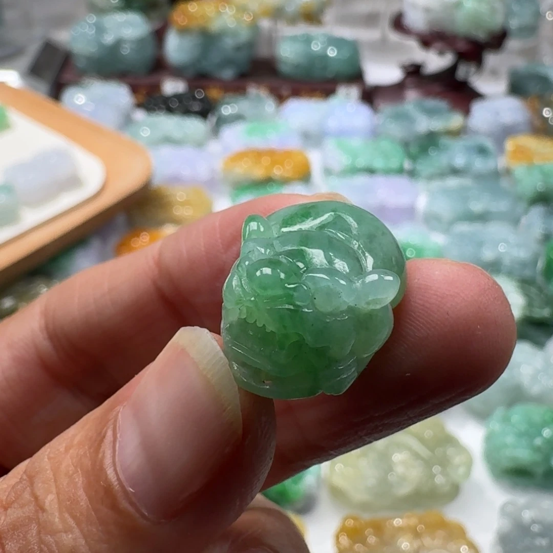 翡翠未镶嵌挂件貔貅