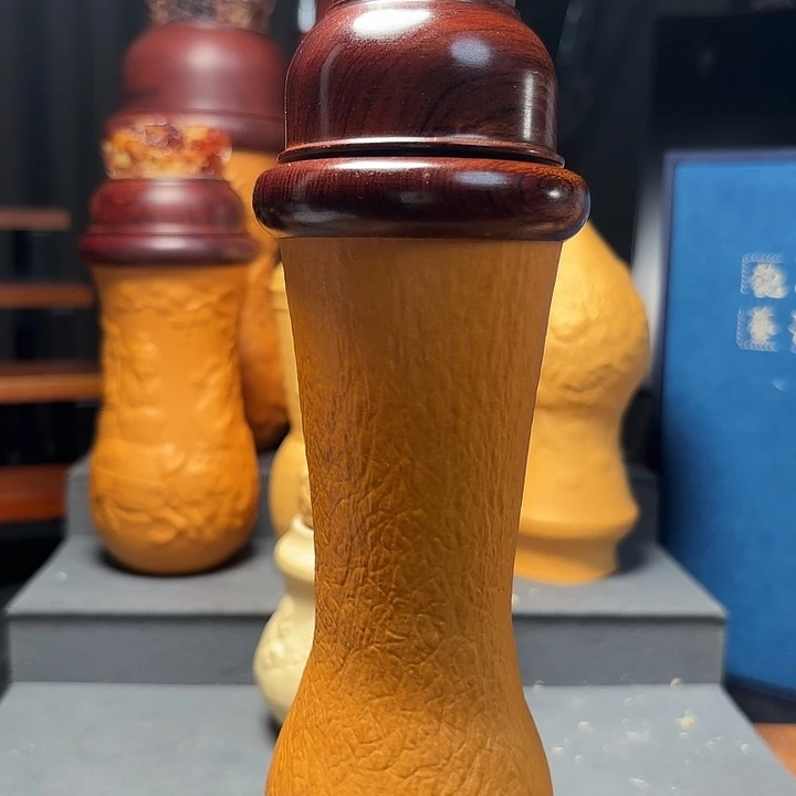 小心翼翼把它拿给她用才有