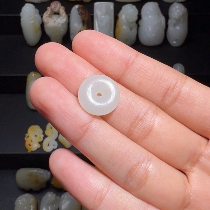 小***艺和田玉未镶嵌颈饰