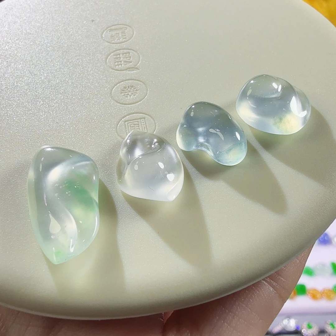 翡翠未镶嵌颈饰4颗一组