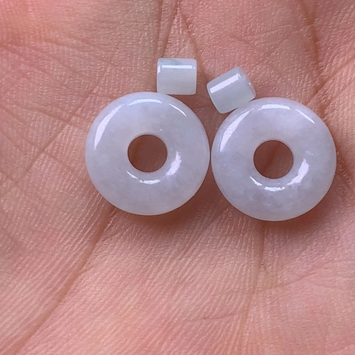 翡翠未镶嵌颈饰甜甜圈