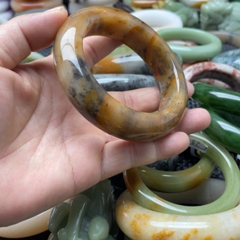 石英岩玉未镶嵌手镯