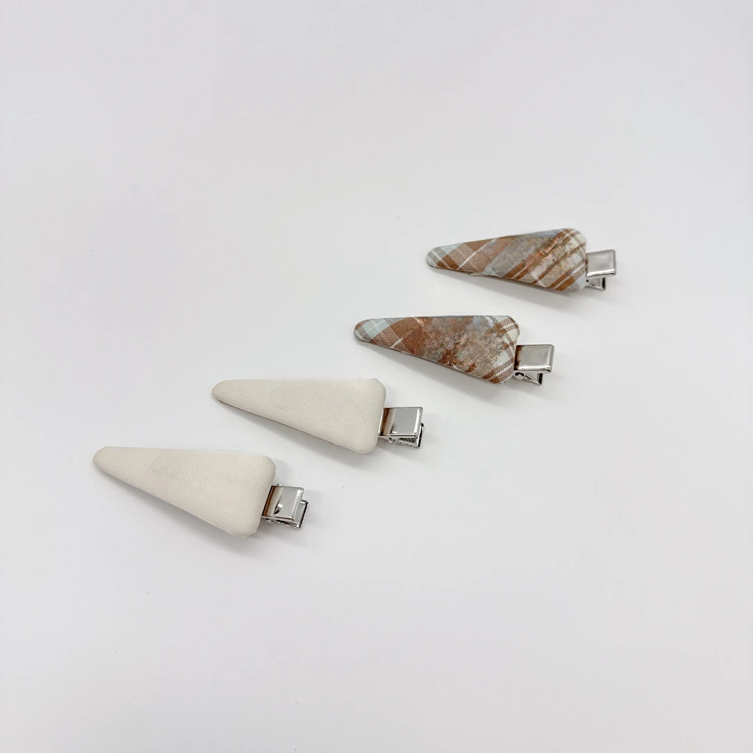 Mi33  布艺字母无痕鸭嘴夹 Y12061E3-4