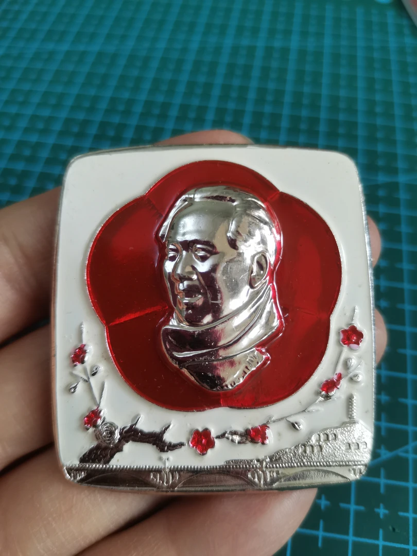 60年代红藏像章包老保真，5*4.7厘米方板围脖梅花章