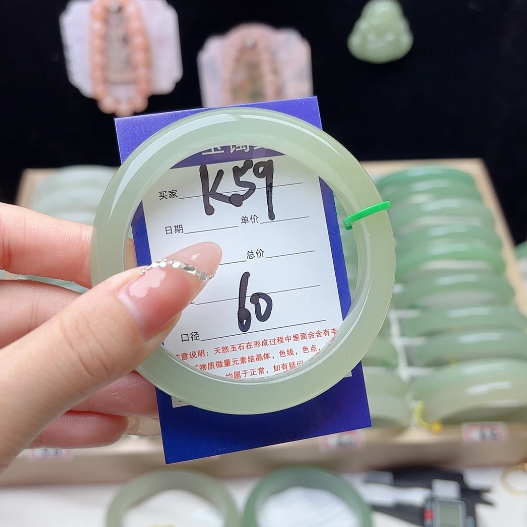 ෆ***石英质玉未镶嵌手镯