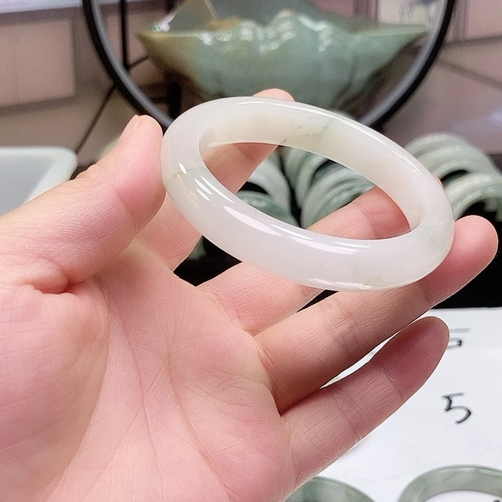 石英质玉手镯未镶嵌10