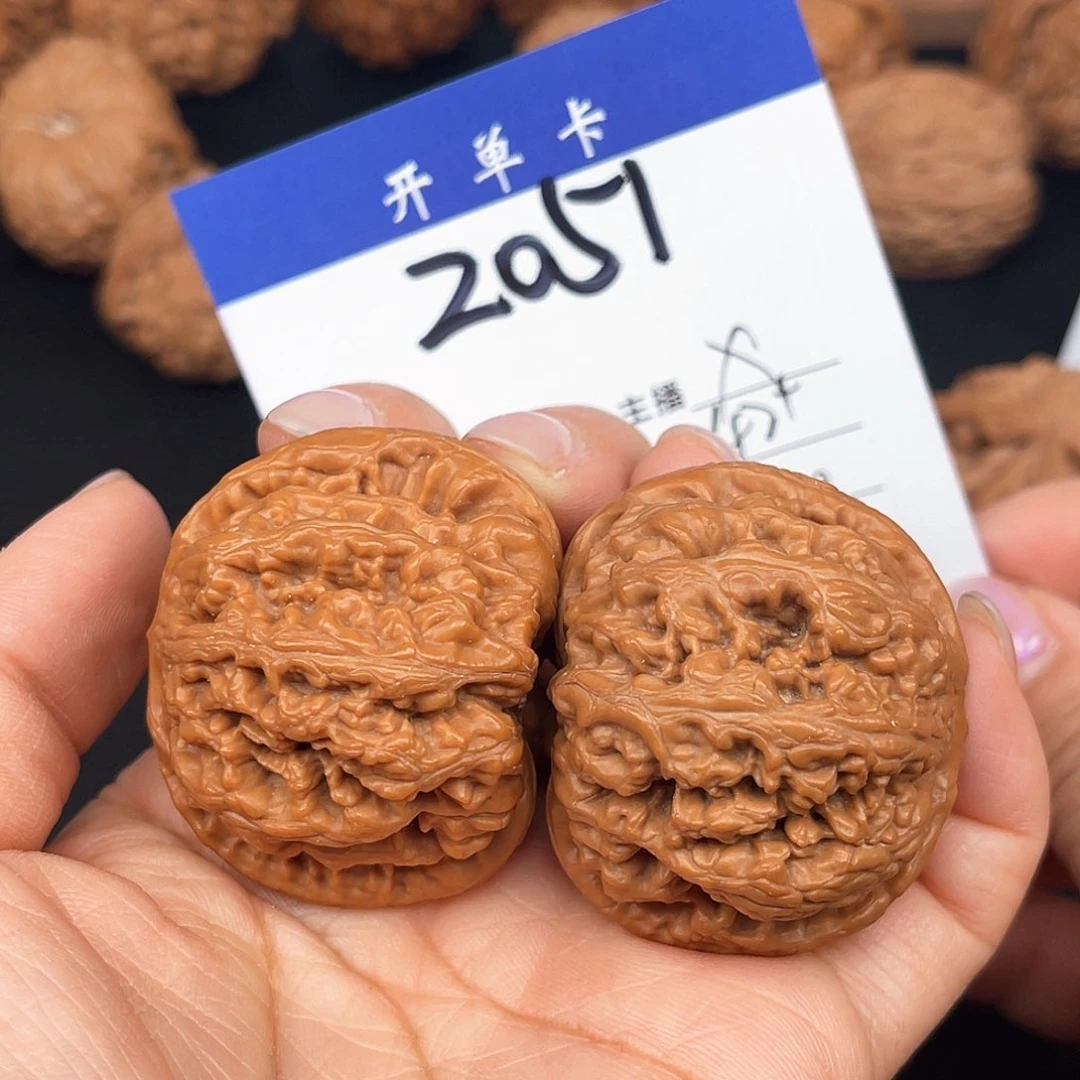 文玩核桃吊坠大粗筋42尺。 2051