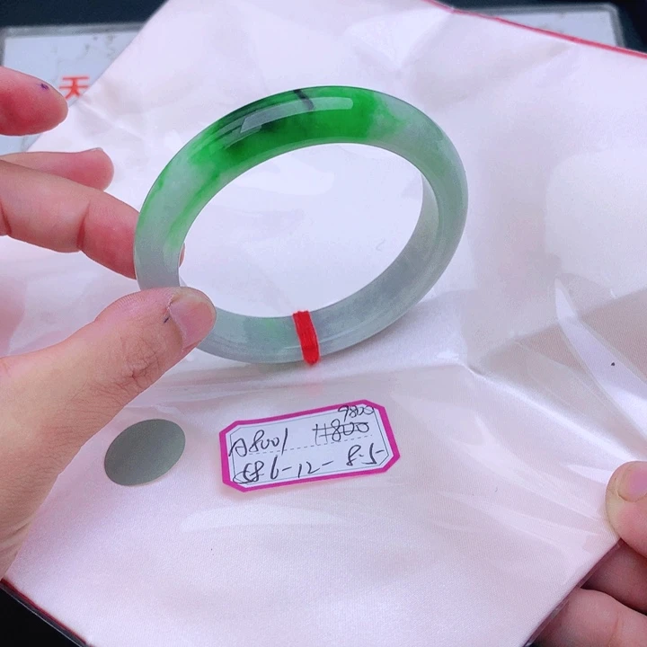 翡翠手镯未镶嵌我