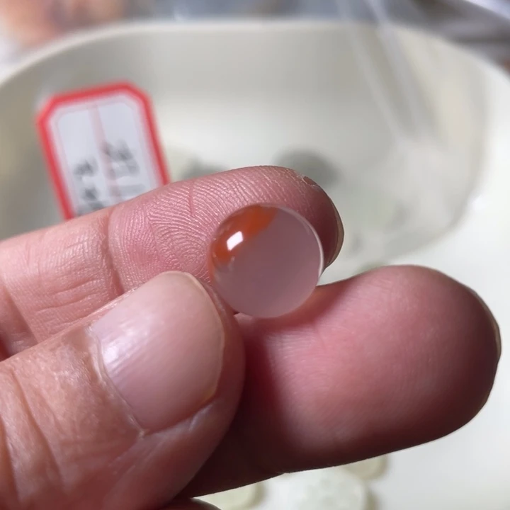 颈饰未镶嵌南红玛瑙恋****?