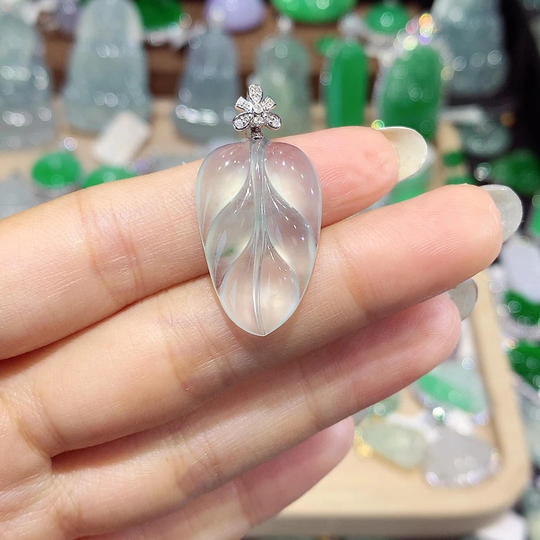 翡翠18K金镶嵌颈饰叶子