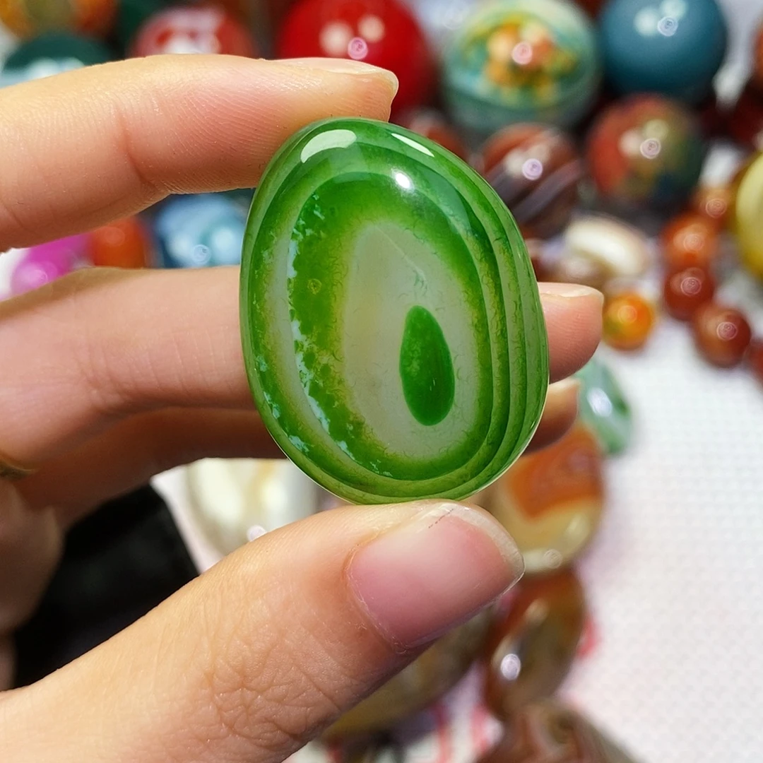 绿***草玛瑙/玉髓未镶嵌珠宝奇石