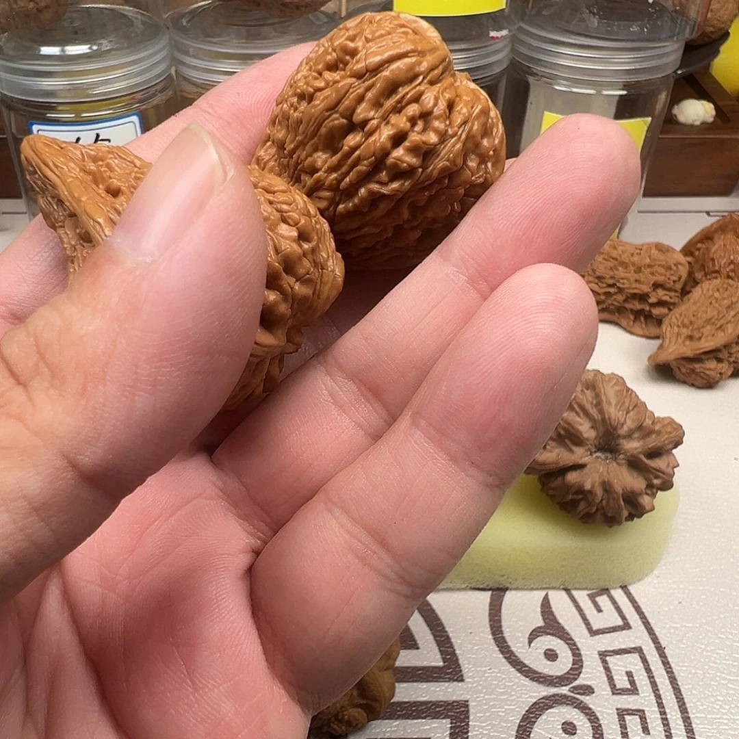 B***标吊坠文玩核桃坐佛