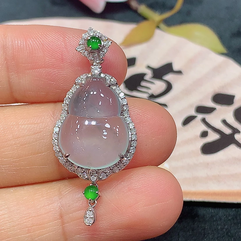 18k金天然A货翡翠葫芦吊坠精美气质精致