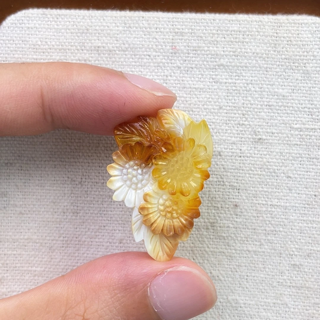 琥珀未镶嵌珠宝奇石勋章项链
