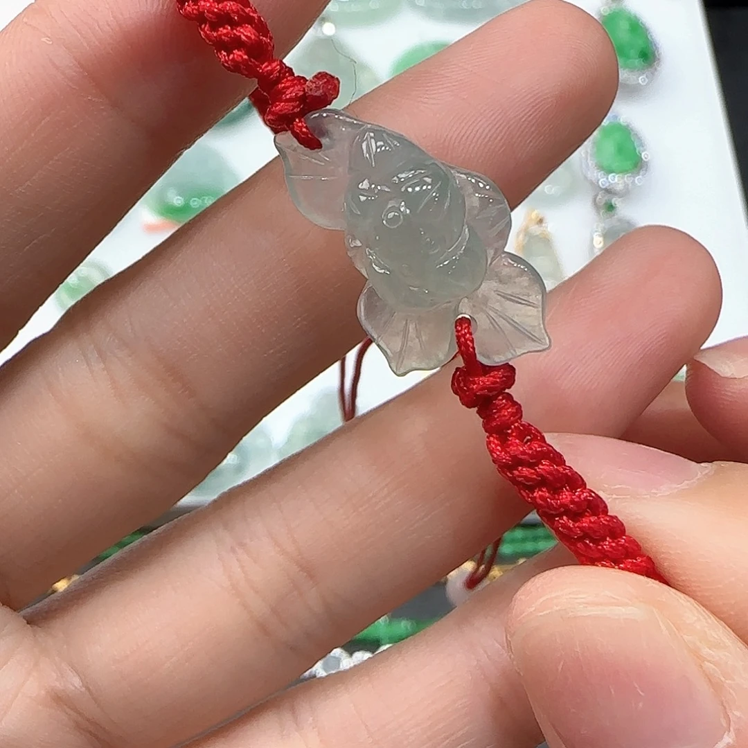 翡翠未镶嵌颈饰莲花