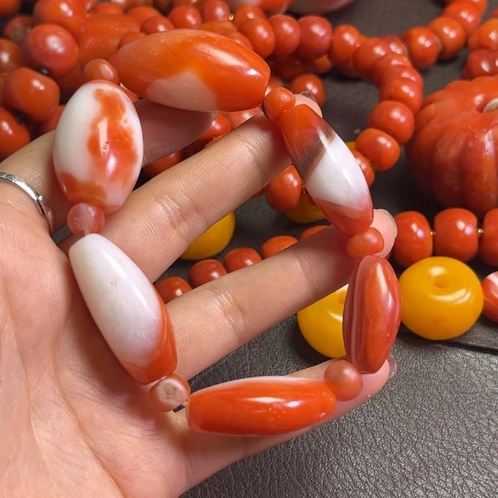 颈饰玻璃默**长琉璃……………….