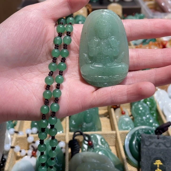 石英质玉未镶嵌颈饰