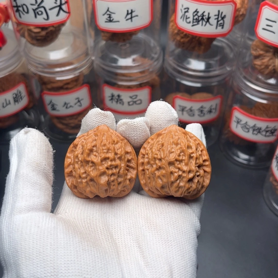 文玩核桃把件38全品金牛