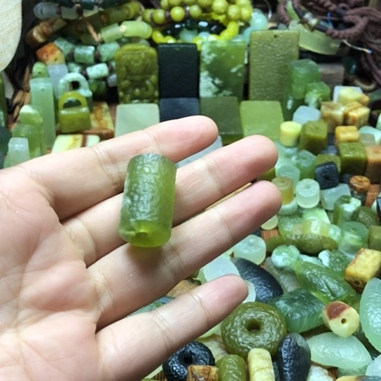 未镶嵌岫玉吊坠?****红